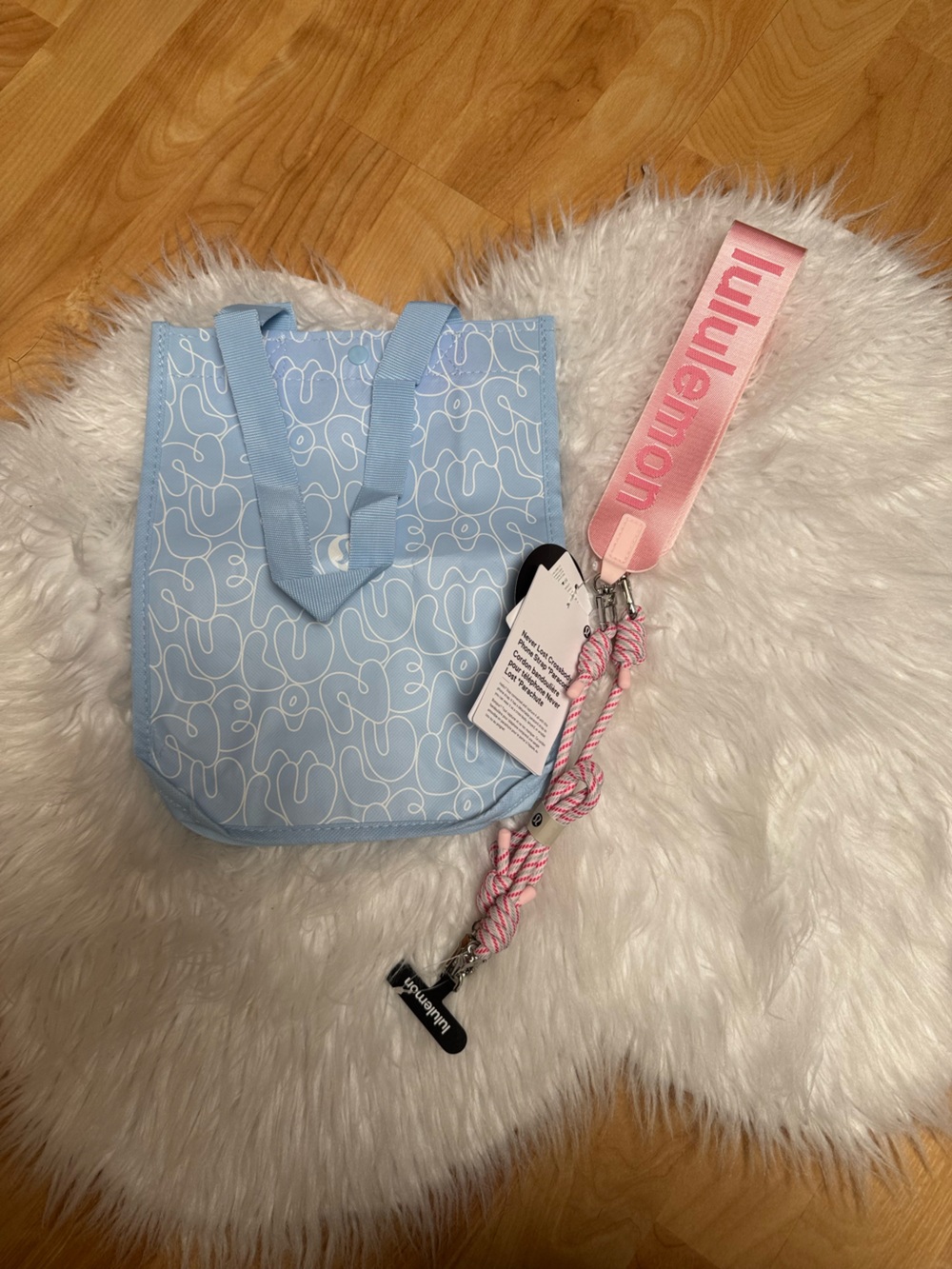 Lululemon Never Lost Crossbody Phone strap *paracord
strawberry pink brand new